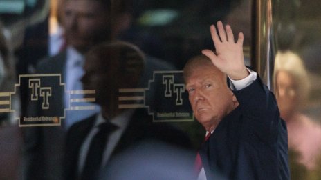 В Овалния кабинет или в карцера? Бъдещето на Тръмп след 2 години е неясно 