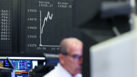 Очакваното понижение на лихвите от ЕЦБ тласна надолу европейските борси