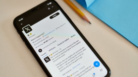 X заведе дело срещу организация, бореща се с речта на омразата