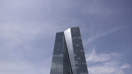 ЕЦБ ще забави темпа на парично затягане през декември