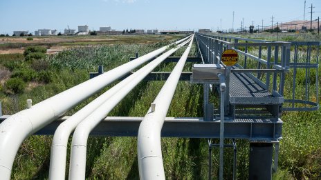 Цената на петрола се насочва към втори пореден седмичен ръст*