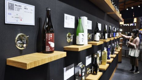 Японското саке губи интереса у дома, но блести на международната сцена