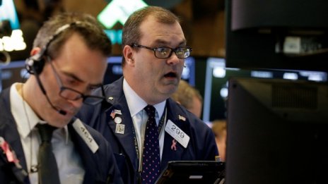 Wall Street изпраща повече от успешна година с понижения