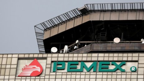 Fitch понижи рейтинга на държавния мексикански петролен концерн Pemex