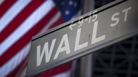 Предпазливо начало на Wall Street след първия въздушен удар на САЩ срещу Ирак*