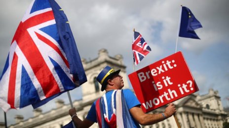 Главоблъсканицата около Brexit руши британската политическа система 