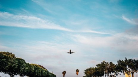 Airbnb разработва услуга за резервация на полети