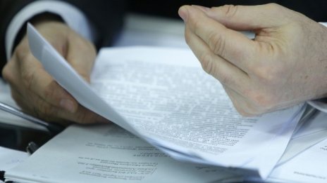 КЕВР възлага чрез жребий обществена поръчка за самолетни билети