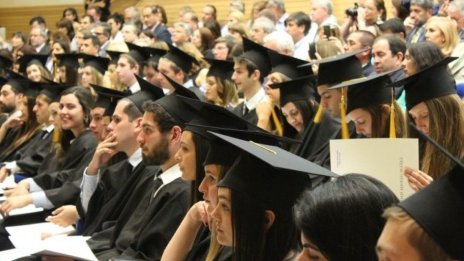 Защо синдикатите са против отпадането на таксите за университетите?