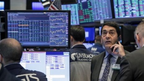 Dow прибавя 1500 пункта в очакване на решението за пакета от стимули