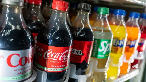 Глобалната устойчивост на Coca-Cola ѝ помага да запише силно тримесечие