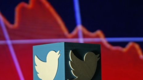 Предизвикателството пред Twitter - да обнови продукта си и да получи одобрение