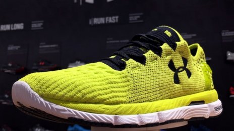 Under Armour дава смесени сигнали на пазара