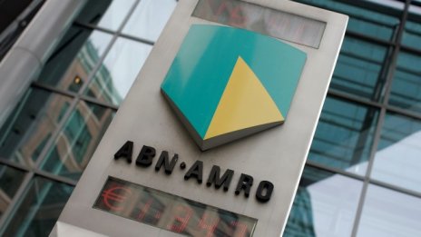Обезценки по кредитите удариха печалбата на ABN Amro