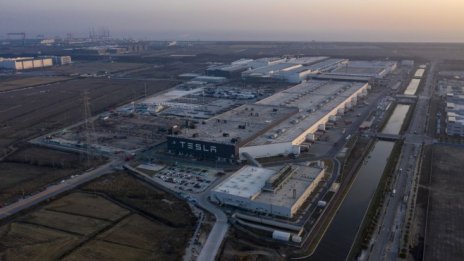 Tesla възобнови производството в завода си в Шанхай след двудневно прекъсване