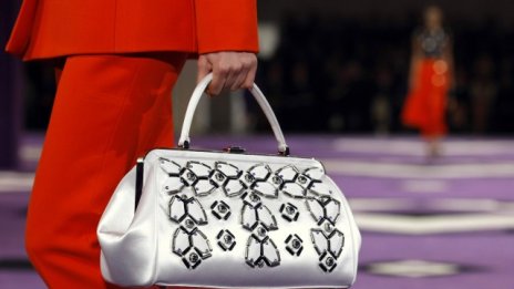 Родният италиански пазар натежа върху резултатите на Prada