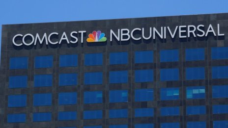 Comcast отново надцака Fox за Sky 