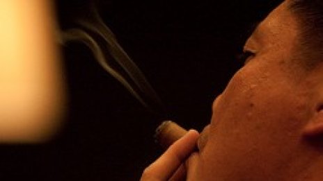 С пура в бара – традицията се завръща