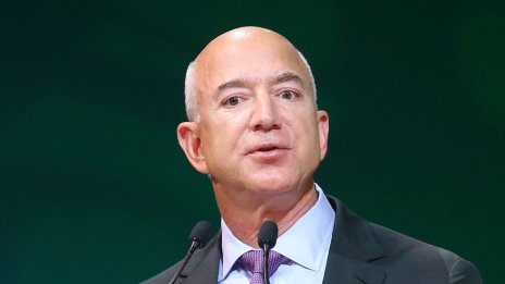 Джеф Безос планира продажбата на 50 млн. акции от Amazon