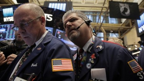 Wall Street е на червено в най-лошия ден за Facebook от повече от година*