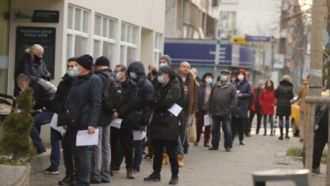 Обсъждат затягане на мерките срещу омикрон у нас