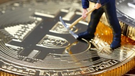 Биткойнът отново скочи над 6 хил. долара и даде леко успокоение на инвеститорите