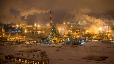 Украински дронове са ударили две руски рафинерии и военни предприятия