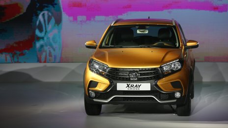 Китайската конкуренция кара производителя на Lada да съкрати работната седмица