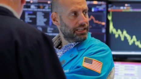 Dow Jones започва натоварената седмица от сезона на отчетите със спад*