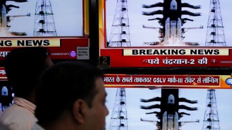 Индия стартира успешно своята втора мисия към Луната