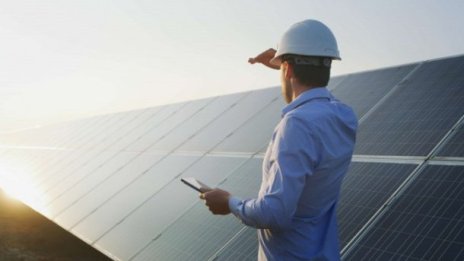 Под половината от най-големите компании отчитат социалните и управленските си политики