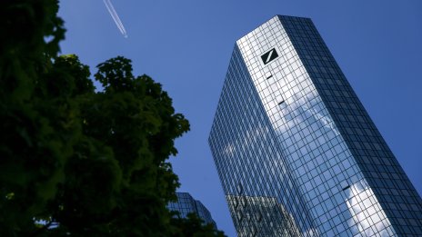 Deutsche Bank отчете четирикратен скок на печалбата въпреки спада при сделките