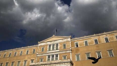 Облаците над Гърция отново се смрачават