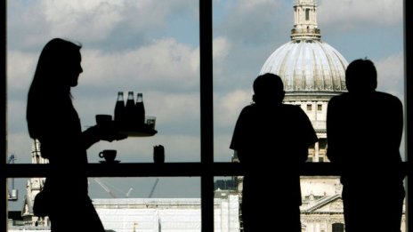 Устойчивият сектор на услугите придава лек блясък на икономиката на еврозоната