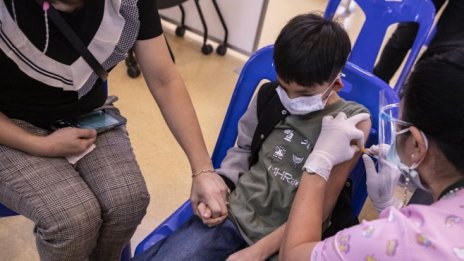 Pfizer: Ваксината ни е безопасна и ефективна и при по-малки деца