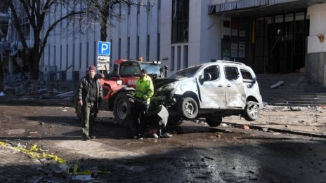 Украинците бягат от Мариупол, докато Русия се опитва да го превземе