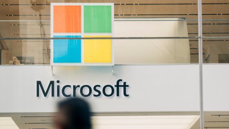 Акциите на Microsoft се превръщат от изоставащи в лидери благодарение на AI треската