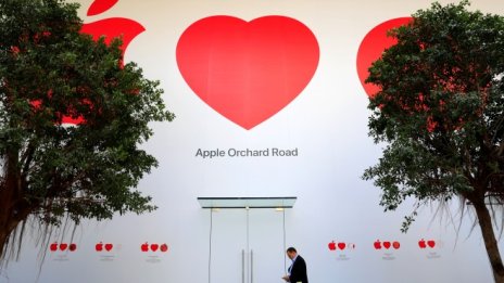 Apple &ndash; напът към борсова оценка от над 1 трлн. долара