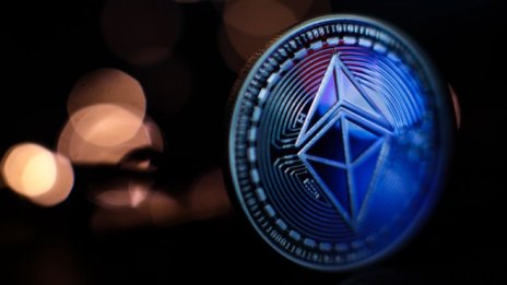 Цената на етера мина прага от 4600 долара и продължава да расте