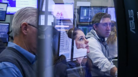 Dow Jones прибави почти 500 пункта след решението на Фед за лихвите