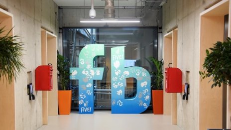 Facebook въвежда нова функция с разпознаване на лица