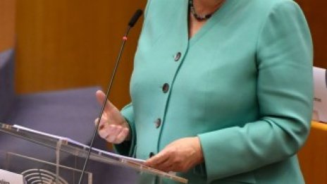 Меркел вече не изключва санкции за "Северен поток" 2 заради Навални