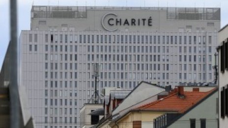 Навални е извън кома, състоянието му се подобрява