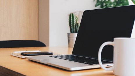 Gartner: Продажбите на смартфони и лаптопи ще спаднат и през 2023 г.