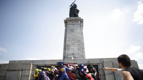 Трудното сбогуване на България със  свръхмогъщия ѝ приятел