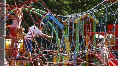 Средната продължителност на живота на българите нараства слабо 