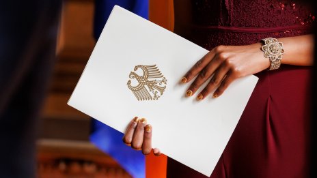 Германия е дала гражданство на рекорден брой чужденци през миналата година