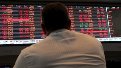 Dow Jones се колебае пред нов рекорден връх*