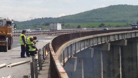 Консорциум с участието на „Автомагистрали - Черно Море“ ще строи отсечка от „Хемус“