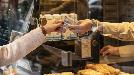 В края на 2020 г. домакинствата са свили и разходите за храна и лекарства